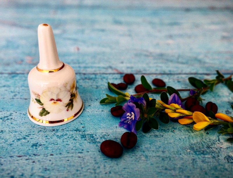 英國瓷製花卉可愛小鈴鐺 B款  - 擺飾/家飾品 - 瓷 