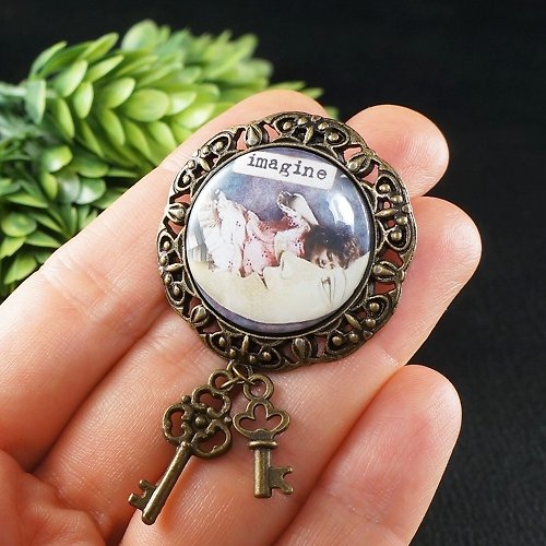 AGATIX Vintage Style Brooch Retro Girl Picture Key Charm Imagine Brooch Pin Jewelry
