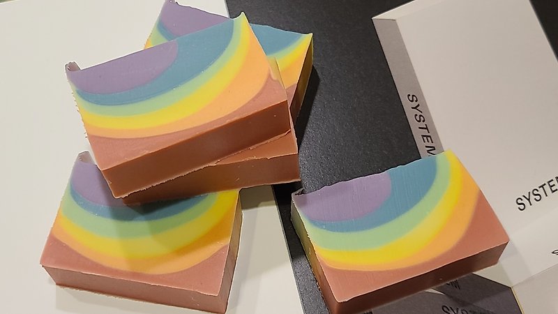 [Rainbow Special Project] After the Rain Rainbow Essential Oil Art Handmade Soap - Soap - Other Materials Multicolor