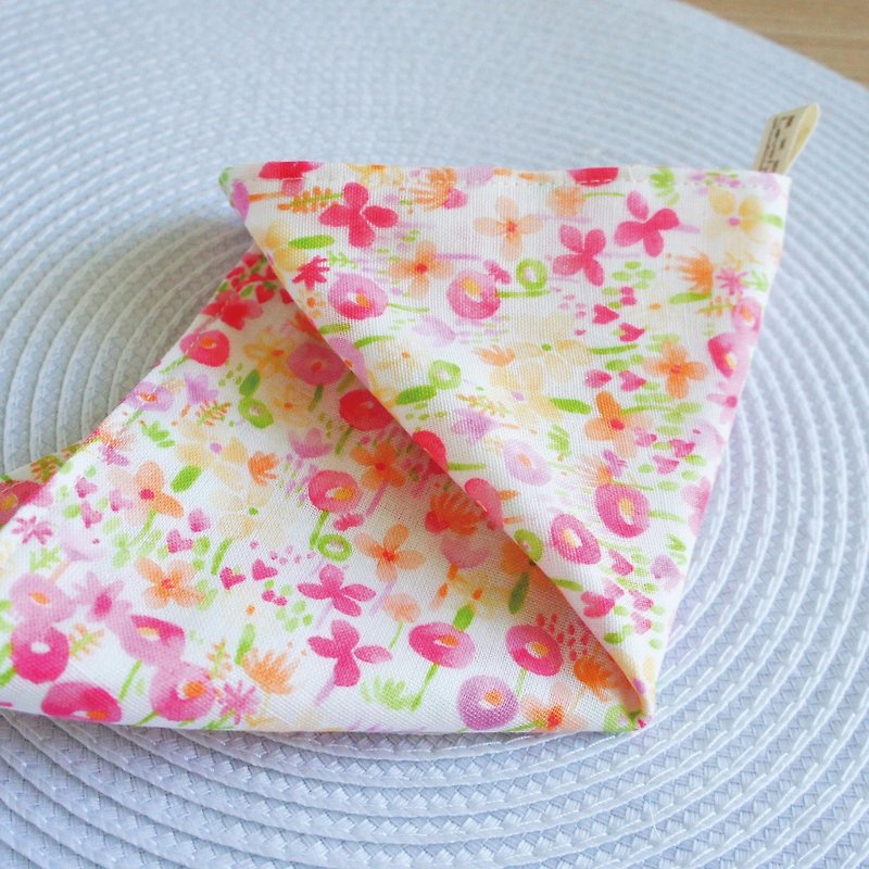 Lovely [Japan double yarn] pink orange flower handkerchief, hand towel, saliva towel [motto] - ผ้ากันเปื้อน - ผ้าฝ้าย/ผ้าลินิน ขาว