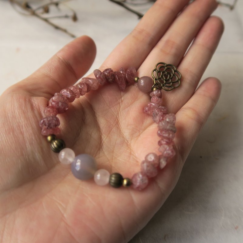 This is a group of**special clearance**strawberry crystal small ore. Purple Dongling jade. Gray onyx. White agate. Roses pendant. Brass. - สร้อยข้อมือ - เครื่องเพชรพลอย สึชมพู