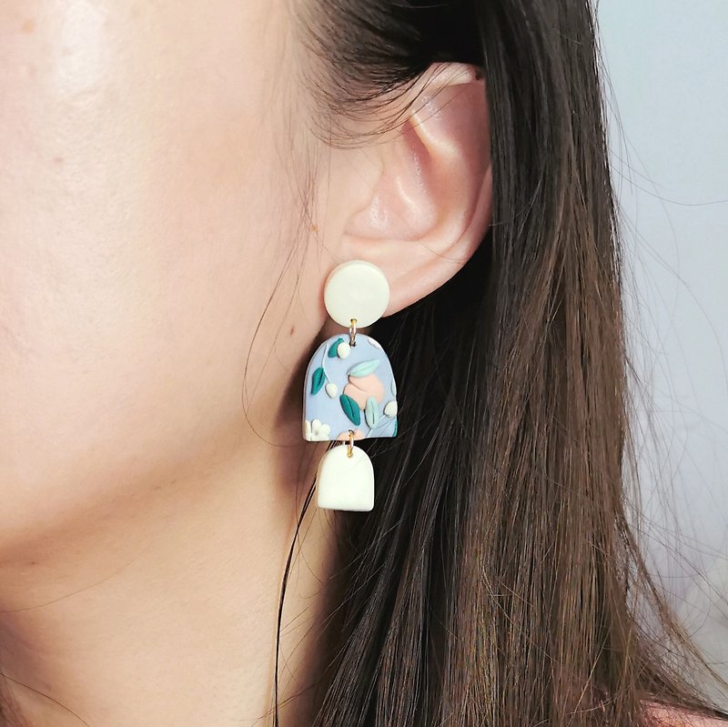 bi juicy//Summer peach pattern cute arch shaped handmade soft clay earrings - Earrings & Clip-ons - Clay Transparent