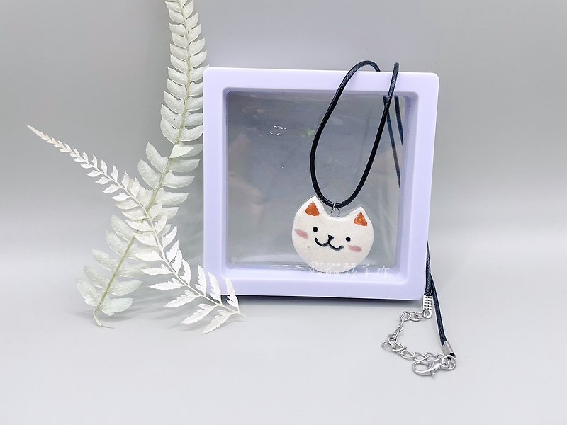 White cat pottery cat necklace cat necklace pottery cat cat fern handmade unique - สร้อยคอ - ดินเผา 