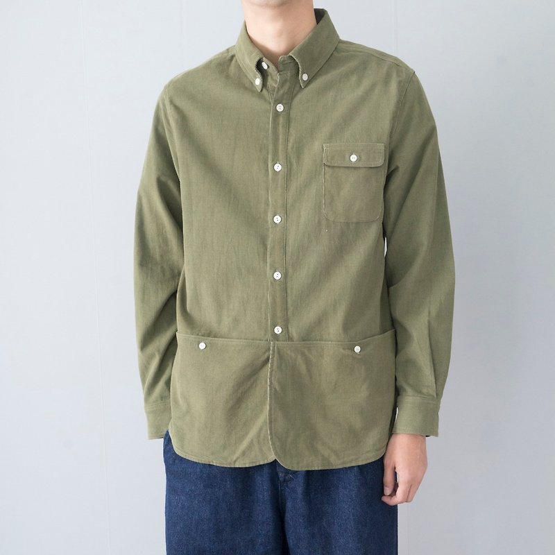 Japanese with autumn and winter skin soft corduroy pocket shirt shirt - Men's Shirts - Cotton & Hemp Green