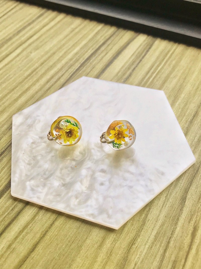 Shimmer - Dried Flower Earrings - Earrings & Clip-ons - Resin Yellow