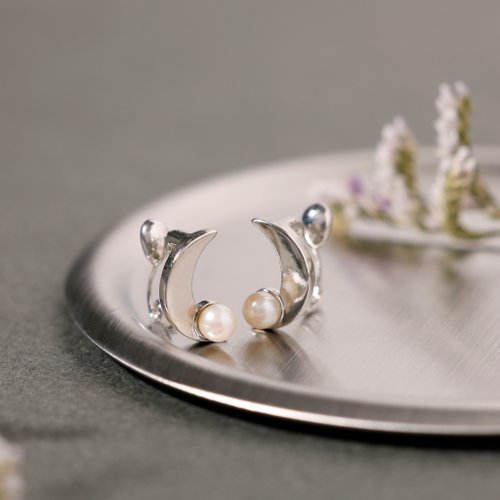 in the mirror 【Pinkoi限定商品】luna loop-fit earring SV ループフィットイヤリング 月 三日月 パール シルバー