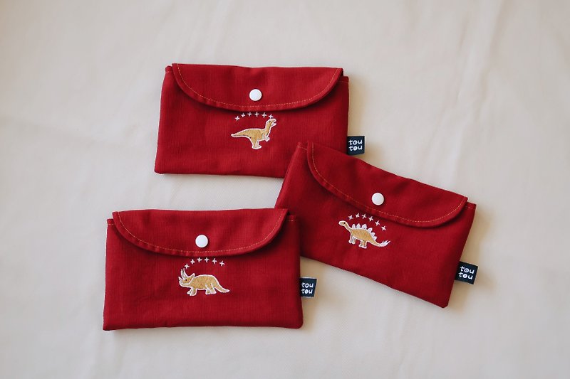 2024 Dinosaur embroidered red envelope bag with customized name - ถุงอั่งเปา/ตุ้ยเลี้ยง - ผ้าฝ้าย/ผ้าลินิน สีแดง