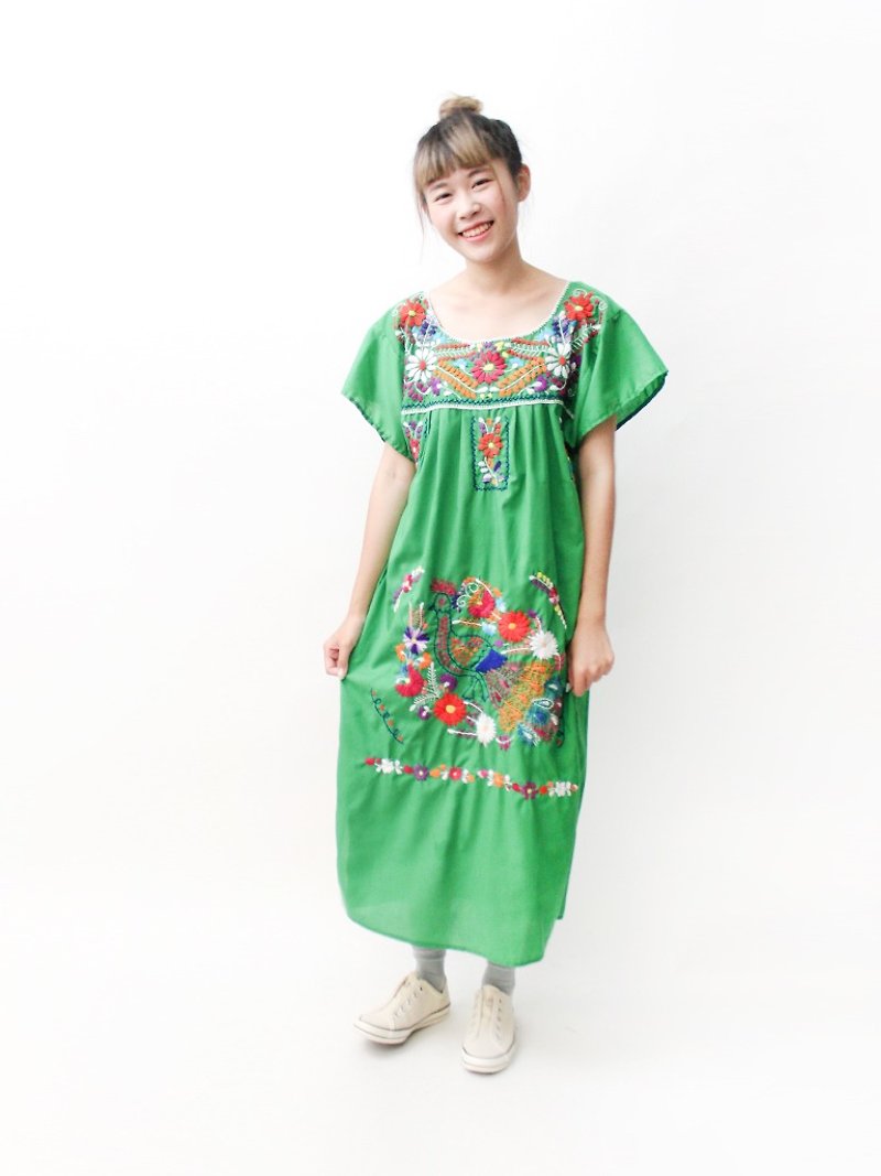 【RE0602MD050】 early summer green peacock flowers hand embroidery American Mexican embroidery ancient dress - ชุดเดรส - ผ้าฝ้าย/ผ้าลินิน สีเขียว