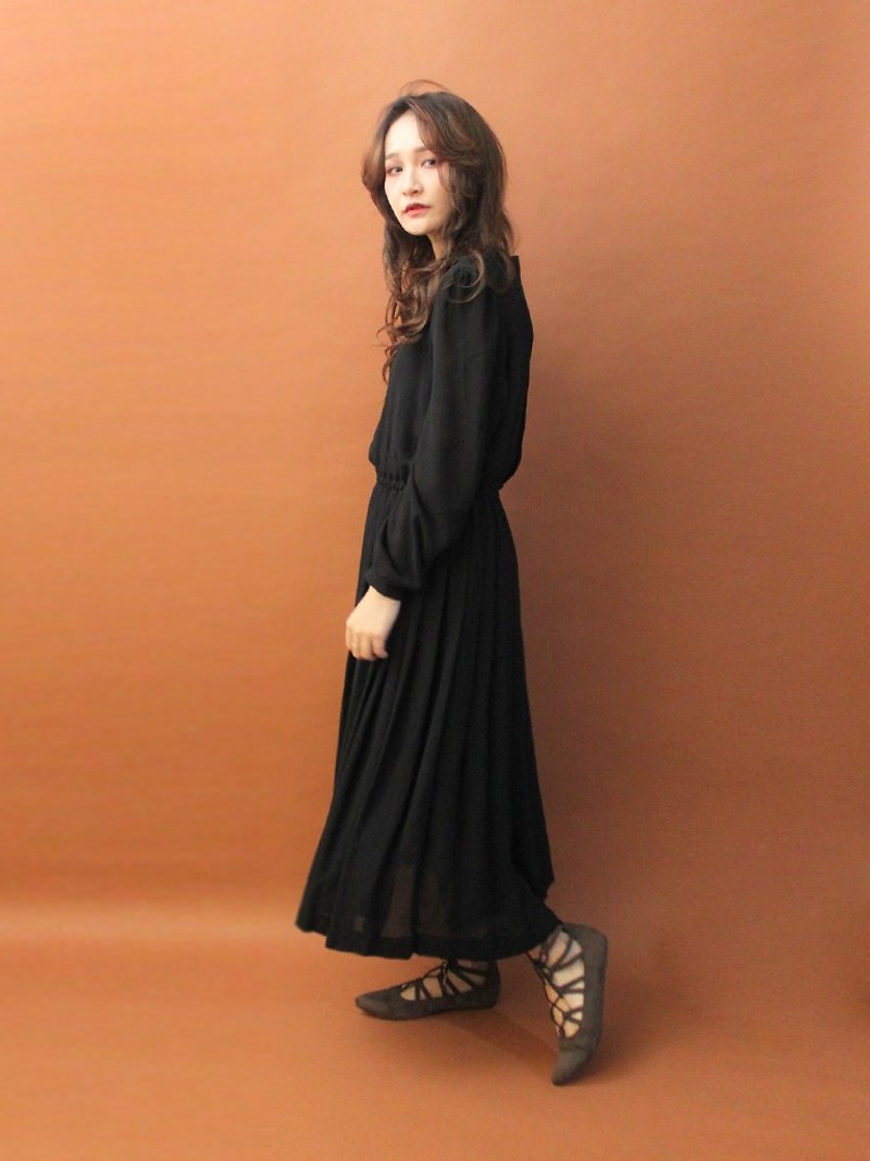Vintage autumn and winter Japanese black lace lapel loose hundred fold black long-sleeved vintage dress - ชุดเดรส - เส้นใยสังเคราะห์ สีดำ