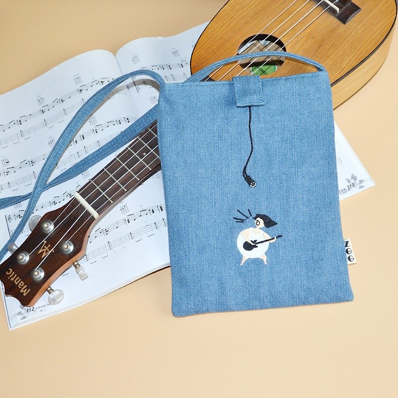Guitar Girl embroidery phone package denim messenger bag has inside / inner bag - กระเป๋าแมสเซนเจอร์ - ผ้าฝ้าย/ผ้าลินิน สีน้ำเงิน