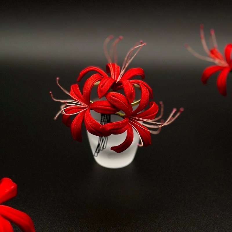 Adult Red, for yukata and kimono, red spider lily hair ornament, habutae/tsumami zaiku, yukata, kimono, Japanese clothing, summer festival, fireworks, Japanese, autumn, Japanese accessories, gift, graduation ceremony, spider lily - เครื่องประดับผม - ผ้าไหม สีแดง