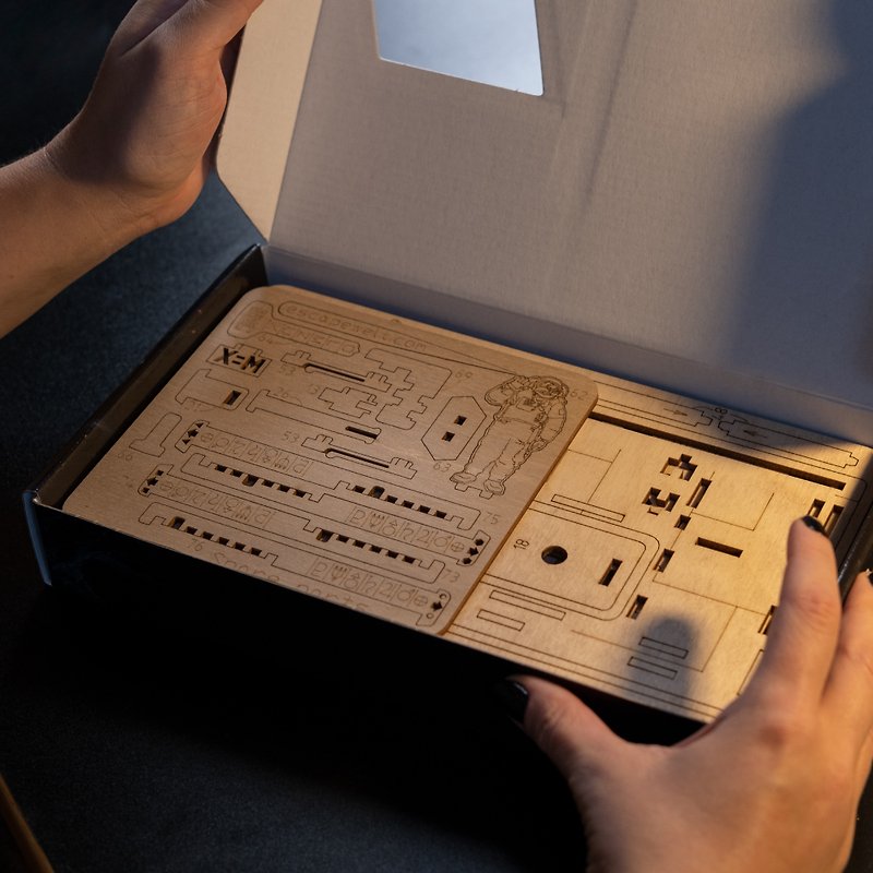 German 3D assembled game box/interstellar space - Board Games & Toys - Wood 