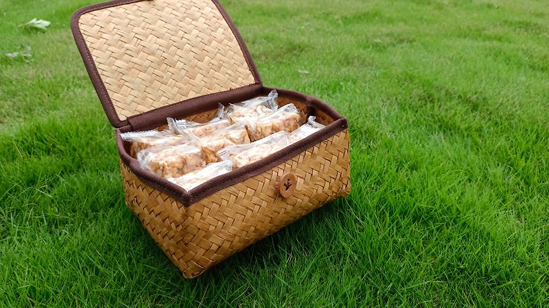 rush storage box - กล่องเก็บของ - พืช/ดอกไม้ สีนำ้ตาล