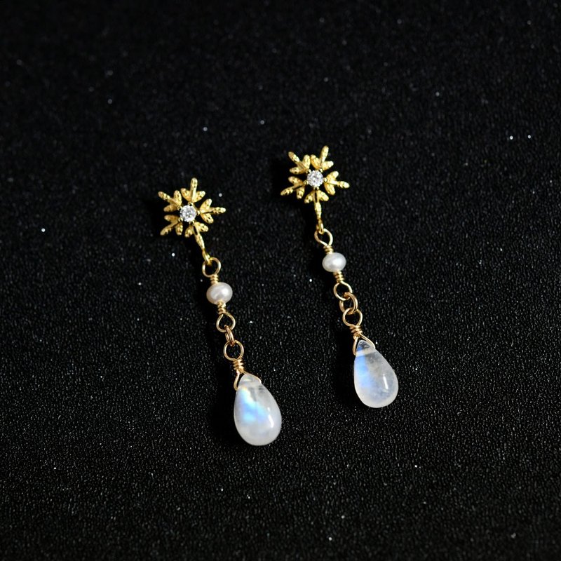 Stone that symbolize the feeling of love, health and good luck, wealth, and longevity Moonstone and snowflake earrings Clip-On June birthstone - Earrings & Clip-ons - Gemstone Silver