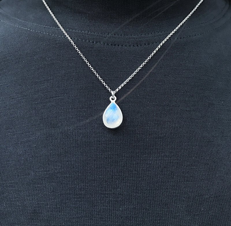 Droplets Moonstone Silver Necklace - สร้อยคอ - เครื่องเพชรพลอย สีเงิน