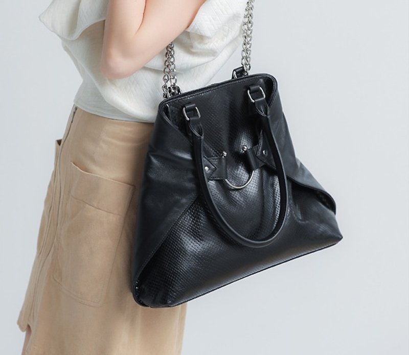 Personality U ring triangle folding portable leather chain bag black snake - กระเป๋าแมสเซนเจอร์ - หนังแท้ สีดำ