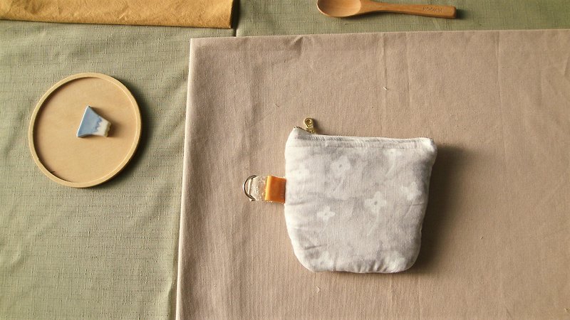 Mug shape-Serenity flower l limited edition l hand-held meal bag sundries bag - Coin Purses - Cotton & Hemp Silver