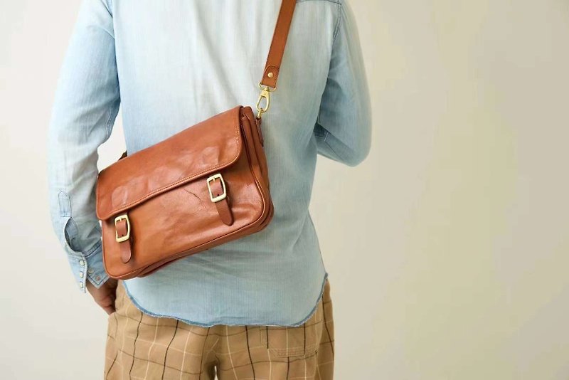 [30% off at the end of the year] Handmade messenger bag, retro shoulder bag, vegetable tanned leather, leather casual diagonal backpack - กระเป๋าแมสเซนเจอร์ - หนังแท้ 