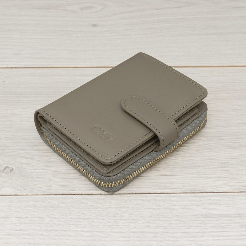 微NG新品-卡其色-歐洲植鞣革文青豎款活頁牛皮短夾94161 - 錢包/皮夾/長短夾 - 真皮 卡其色