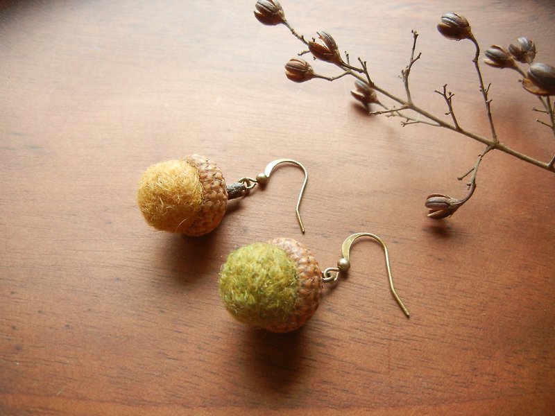 *coucoubird*wool acorn earrings / ultra limited - Earrings & Clip-ons - Plants & Flowers Multicolor