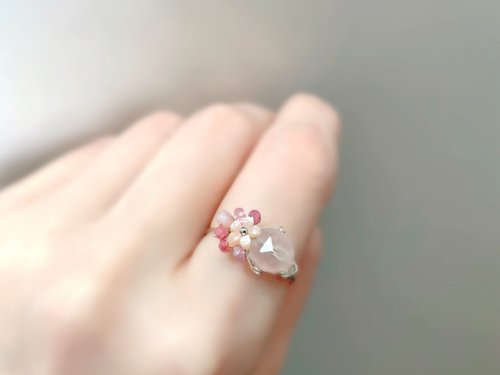chocottochocotto Cherry blossoms - ローズクォーツ ピンクシェルと3種の天然石のワイヤーリング