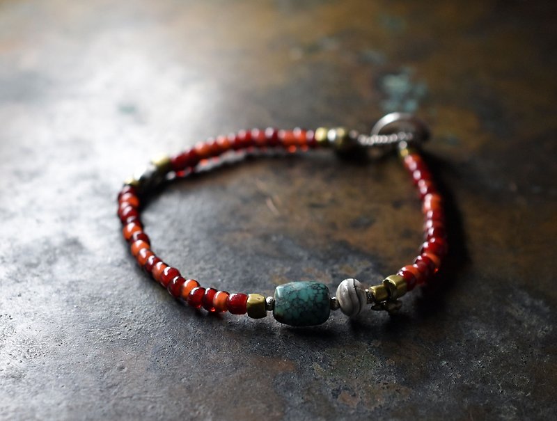 Old Tibetan turquoise and ancient agate, old chin Silver, blood red and gold red white hearts bracelet - สร้อยข้อมือ - แก้ว สีแดง