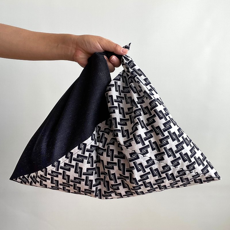 Unique | Single layered Two-coloerd AZUMA bag  -Navy KIMONO and YUKATA fabric - กระเป๋าถือ - ขนแกะ สีน้ำเงิน