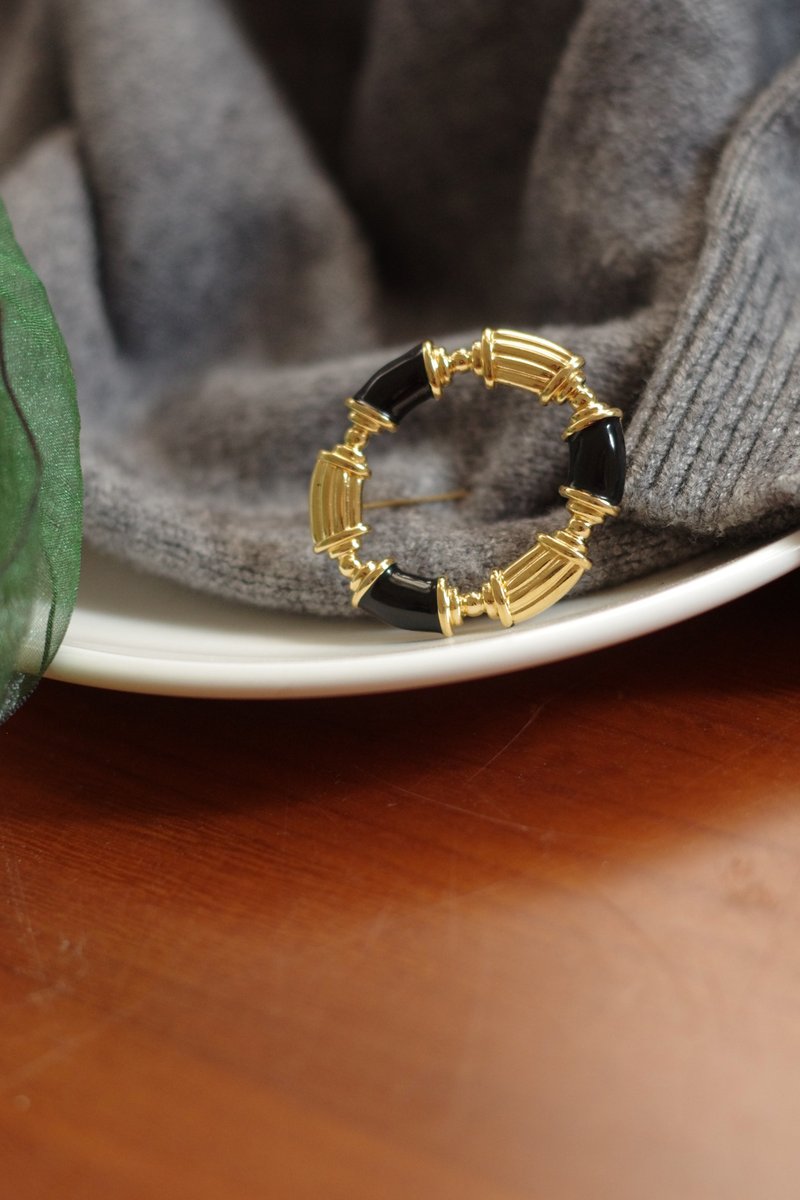 老又好古董珠寶 黑金高級雙色橢圓琺瑯別針Monet B467 - 胸針 - 其他金屬 金色