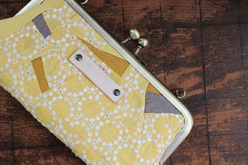 linen patchwork/ pouch  Pen case. - กระเป๋าเครื่องสำอาง - ผ้าฝ้าย/ผ้าลินิน สีเหลือง
