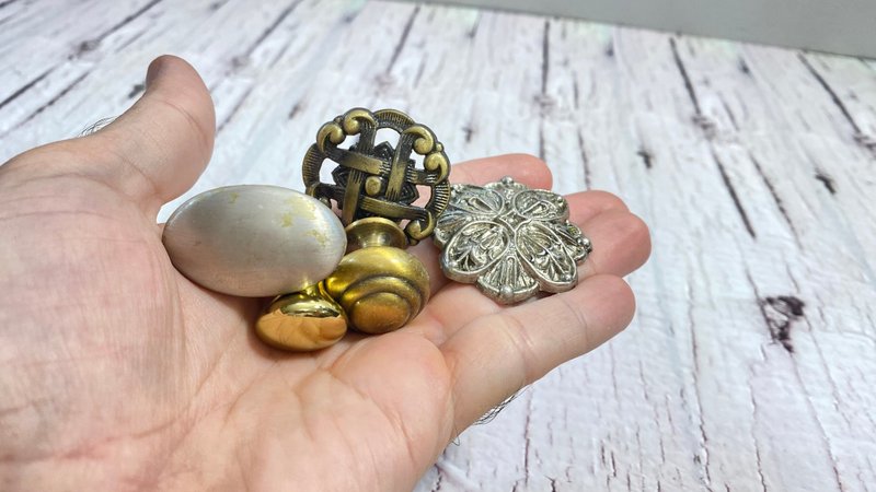 Vintage Bronze Drawer Knobs Round Handles, Pulls Single Hole Cupboard set of 5 - Other - Other Metals Silver