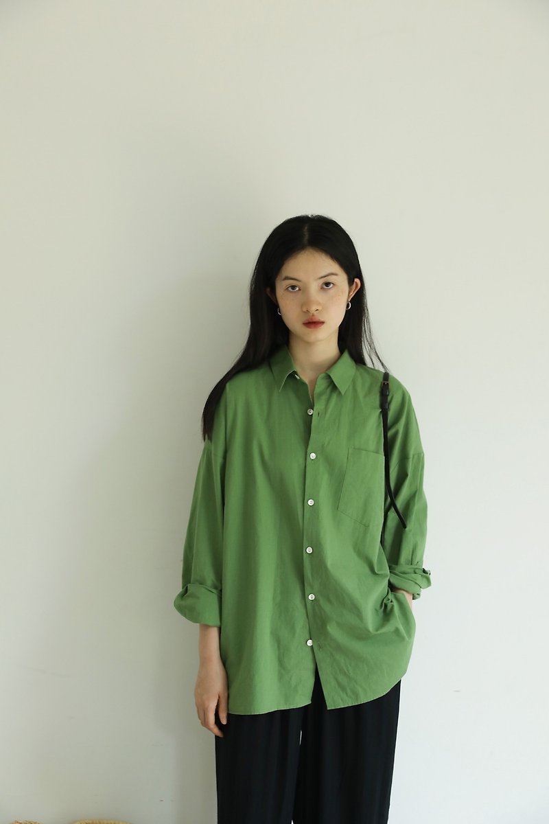 Japanese organic cotton apple green shirt design sense advanced loose top women's Green light - เสื้อเชิ้ตผู้หญิง - ผ้าฝ้าย/ผ้าลินิน 
