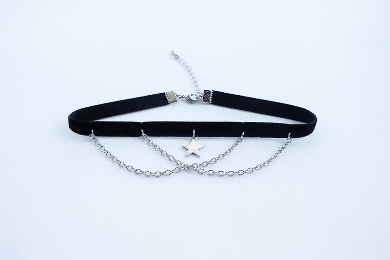 Star and chain velvet choker/necklace in black - สร้อยคอ - กระดาษ สีดำ