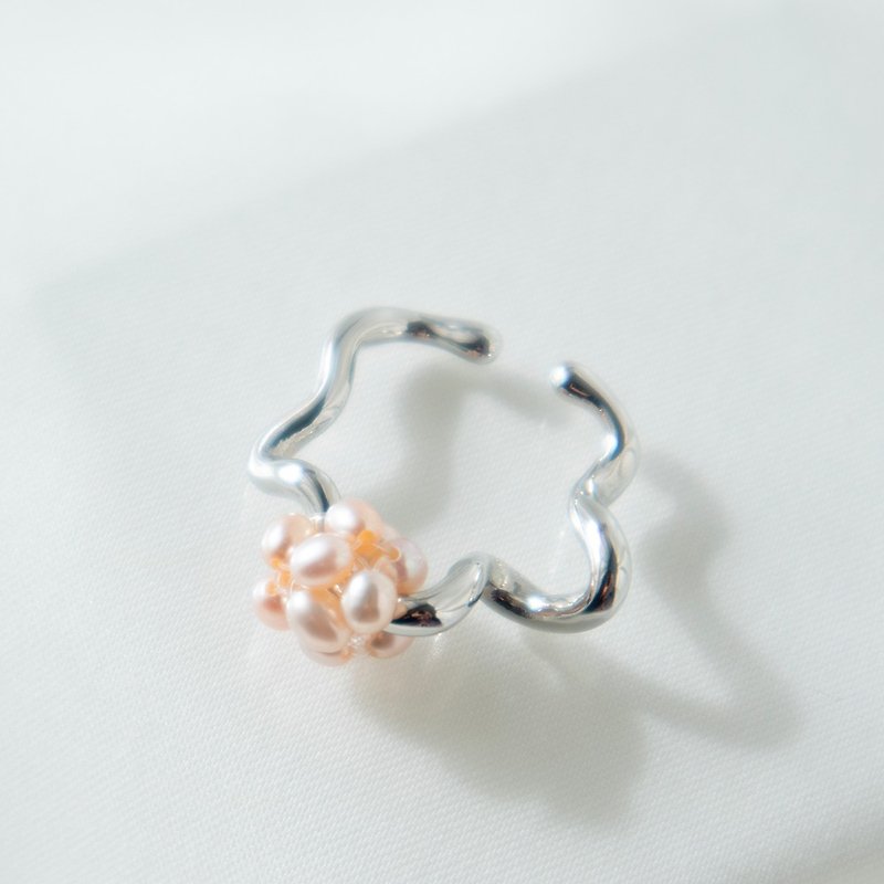 Bonbon pearl ear cuff - Earrings & Clip-ons - Pearl Pink