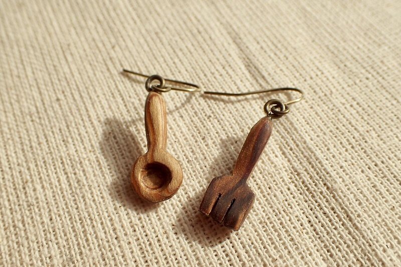itadakimasu earrings (Clip-On, hooks for allergies are possible) - ต่างหู - ไม้ สีนำ้ตาล