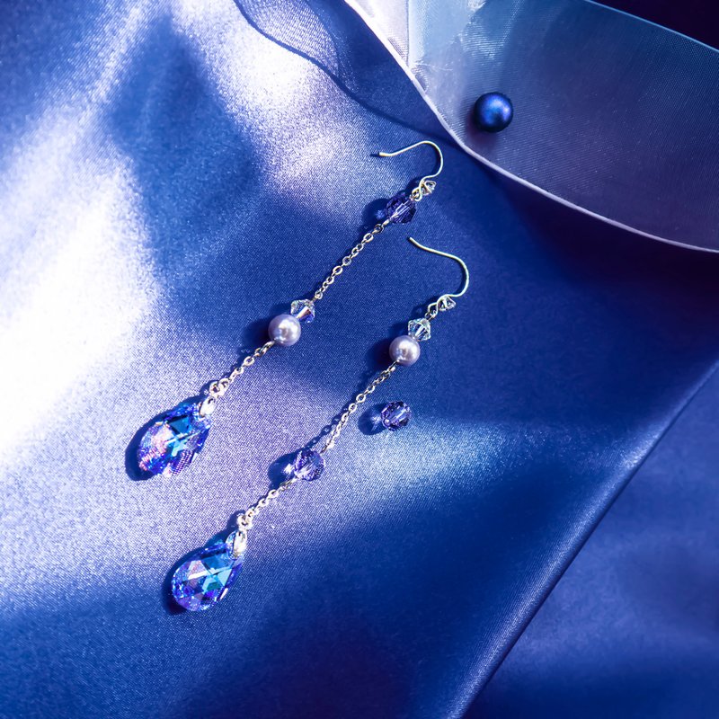 【Aphrodite‧Aphrodite】Asymmetric Long Earrings Valentine's Gift with Faceted Water Drop Crystal Pearl - ต่างหู - คริสตัล หลากหลายสี