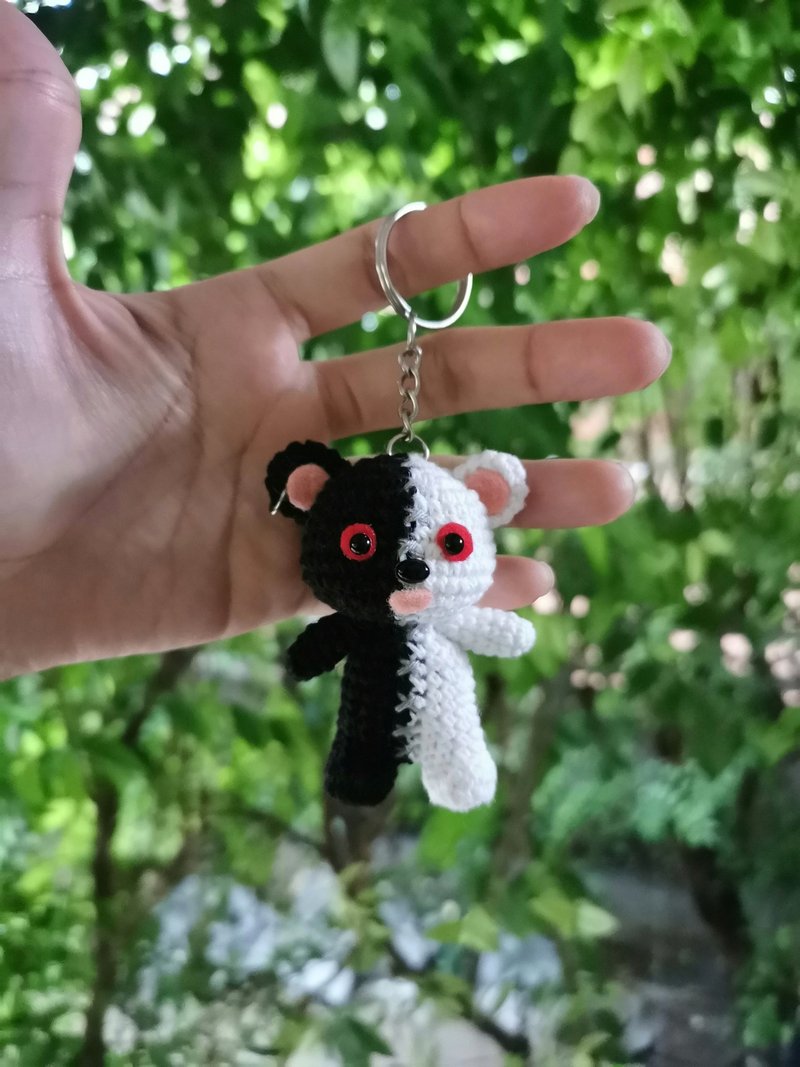 Bear doll crochet keychain - 吊飾/掛飾 - 聚酯纖維 黑色
