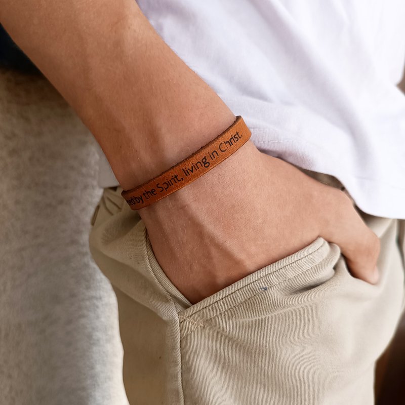 Personalized Christian Faith Bracelet, Engraved Leather Baptism Gift, Minimal - 手鍊/手環 - 真皮 咖啡色