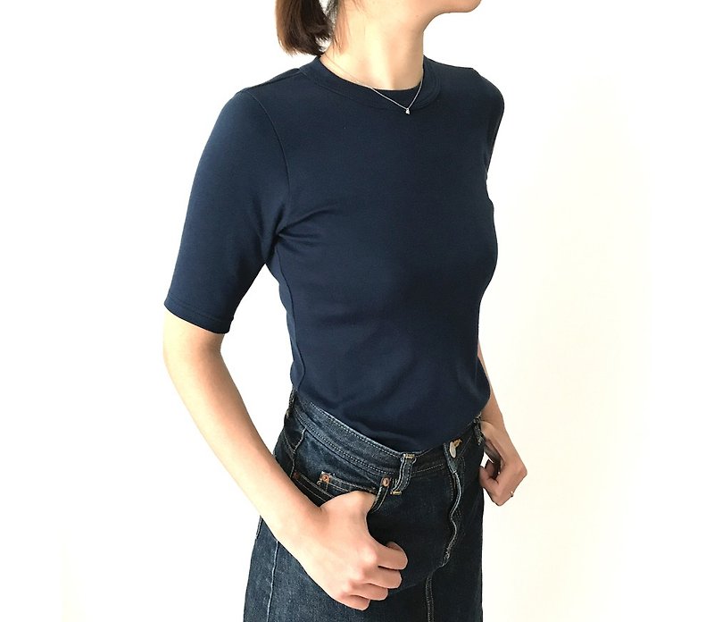 Ribbed knitting cut adult adhering to shape  NAVY【Size development available】 - เสื้อยืดผู้หญิง - ผ้าฝ้าย/ผ้าลินิน สีดำ