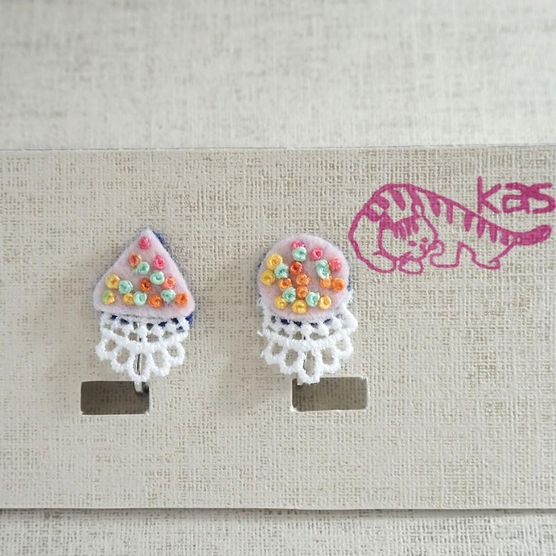 Hand embroidery earring"Spring color circle,triangle" - Earrings & Clip-ons - Thread Pink