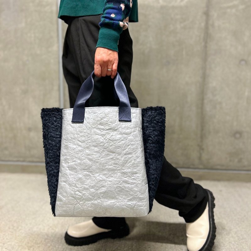 [From Tokyo] Italian boa / dark navy special material ecological tote bag silver / M - Handbags & Totes - Waterproof Material Silver