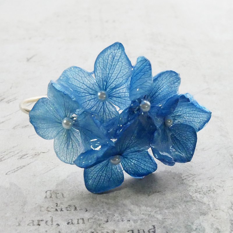 Real hydrangea bangle - Bracelets - Resin Blue