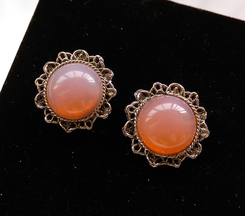 [Western antique jewelry / old age] 1970's LOTTE round jade clip earrings - Earrings & Clip-ons - Other Metals Pink