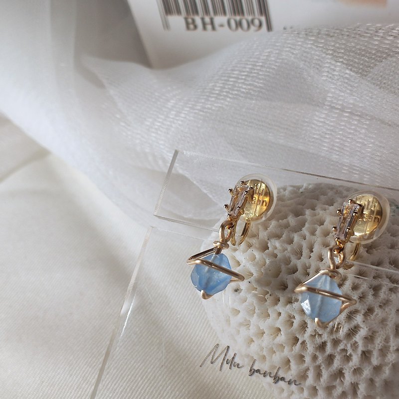 Clip On Earrings | Clear Blue | Stone - ต่างหู - วัสดุอื่นๆ สีทอง