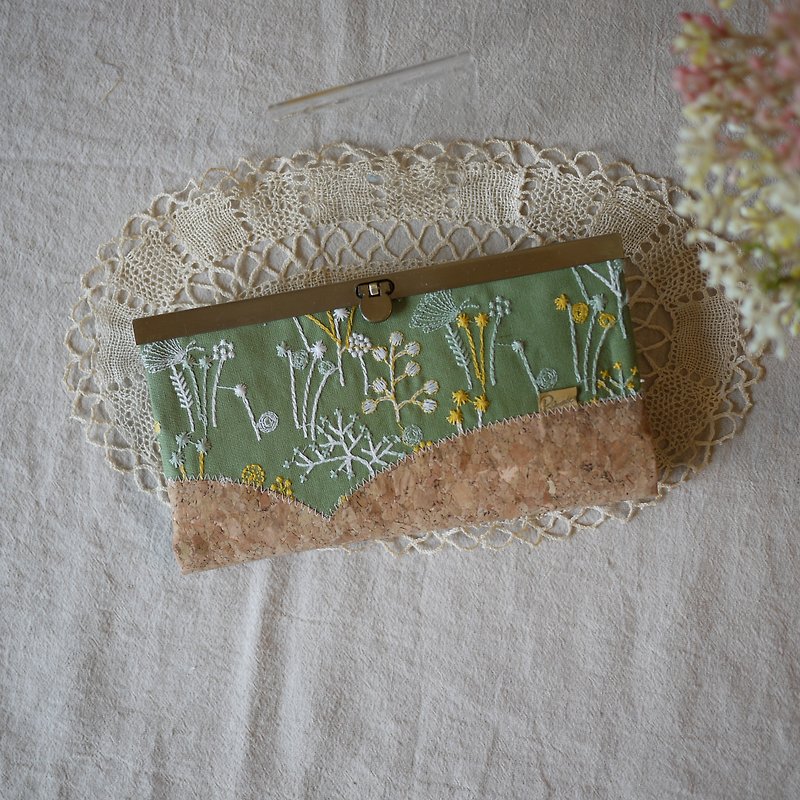 / Stab embroidery grass. Word of mouth gold. long clip/green/ - Wallets - Cotton & Hemp Green