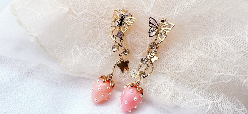 | Dancing | Japanese fantasy strawberry butterfly | Two-piece earrings pink diamond crystal Valentine's Day gift box - Earrings & Clip-ons - Other Materials Multicolor