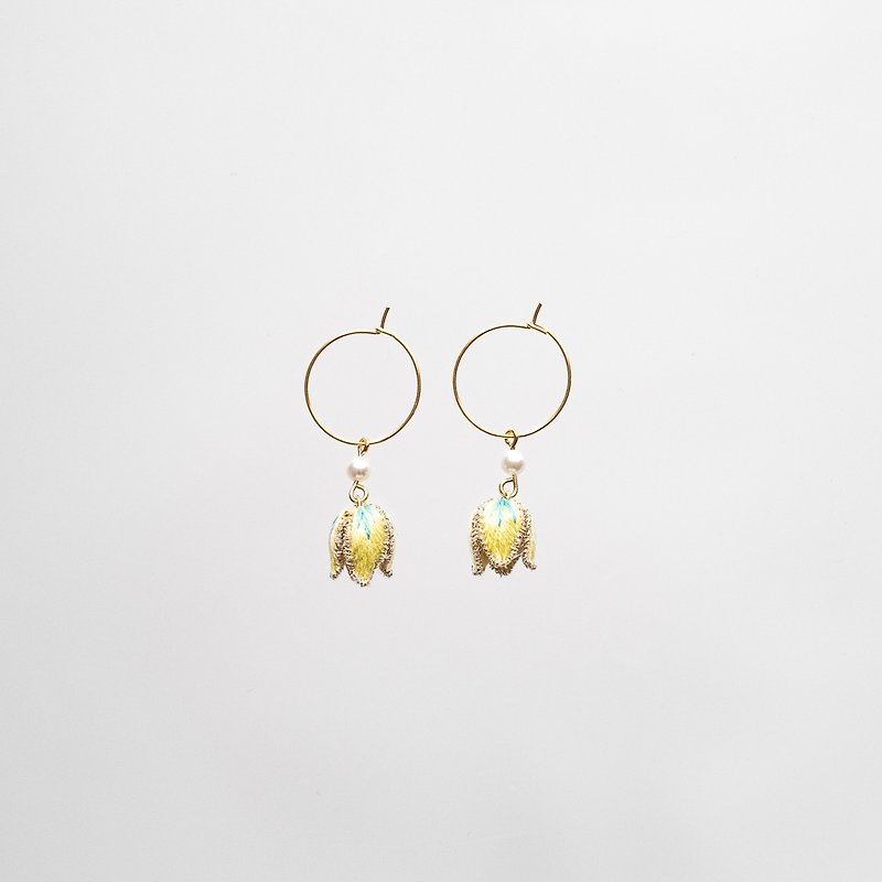 Single lily of the valley earrings - ต่างหู - งานปัก สีเหลือง
