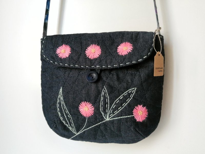 Mini Hand Embroidered Crossbody Purse for Women - Handmade Small Bag for her. - 側背包/斜背包 - 棉．麻 