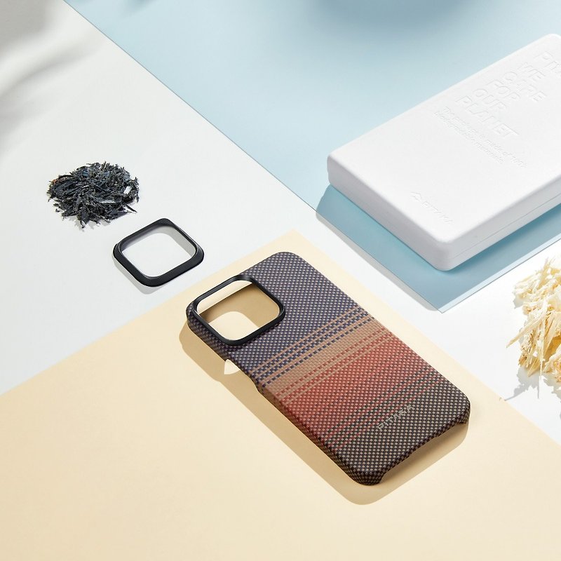 PITAKA | MagEZ Case5 for iPhone15 aerospace fiber amber magnetic phone case - เคส/ซองมือถือ - ไฟเบอร์อื่นๆ 