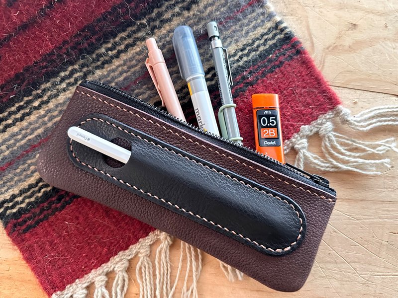 摔紋拉鏈筆袋 好好縫 皮革DIY材料包 筆袋 文具 實用 applepencil - 皮件/皮革 - 真皮 多色