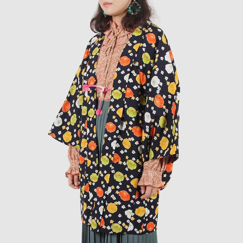 [Egg plant ancient] Camellia sky lamp printing vintage kimono feather weaving - Women's Casual & Functional Jackets - Other Man-Made Fibers Black